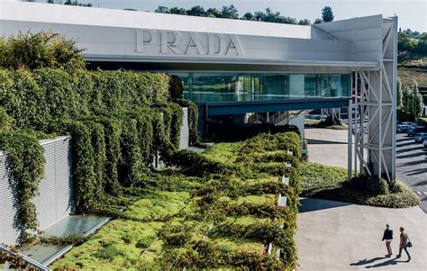 wem gehört prada|prada house net worth.